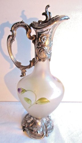 Carafe aiguière XIXème, verre émaillé Legras Iris violet, monture métal argenté