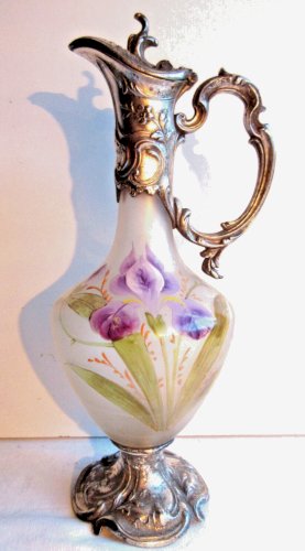 Carafe aiguière XIXème, verre émaillé Legras Iris violet, monture métal argenté