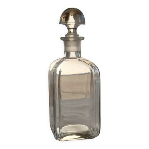 Carafe ancienne en verre avec bouchon