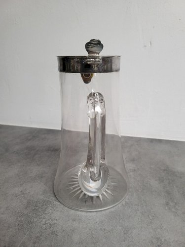 CARAFE AVEC COUVERCLE EN CRISTAL ET METAL ARGENTE