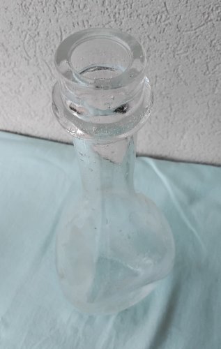 Carafe bouteille en verre bullé