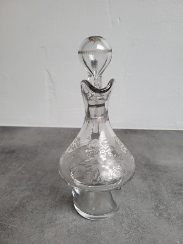 CARAFE DE HUILIER EN VERRE CISELE DECOR FLORAL