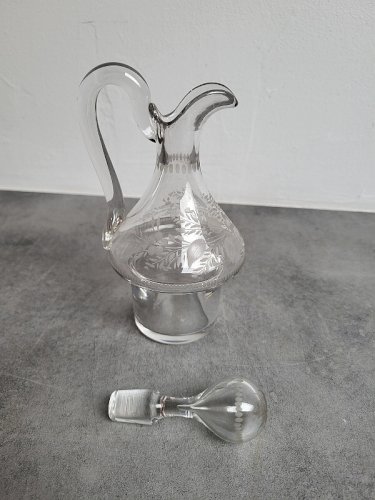 CARAFE DE HUILIER EN VERRE CISELE DECOR FLORAL