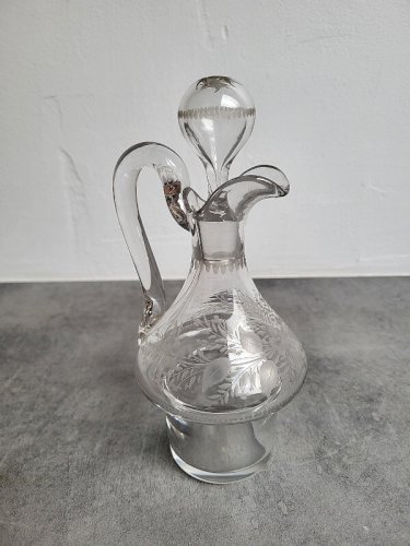 CARAFE DE HUILIER EN VERRE CISELE DECOR FLORAL