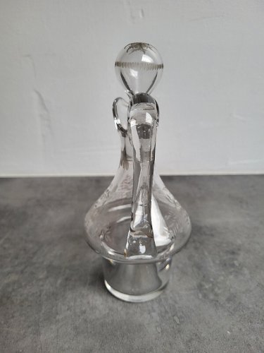 CARAFE DE HUILIER EN VERRE CISELE DECOR FLORAL