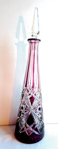Carafe en cristal Baccarat, modèle Lagny, flacon doublé violet de 33 cm