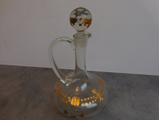 CARAFE EN CRISTAL DECOR A LA DORURE AVEC SON BOUCHON