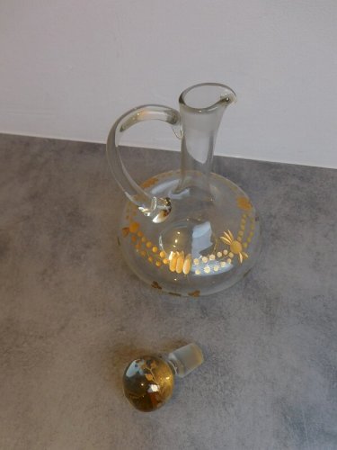 CARAFE EN CRISTAL DECOR A LA DORURE AVEC SON BOUCHON