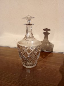 Carafe en cristal taillé ancienne.