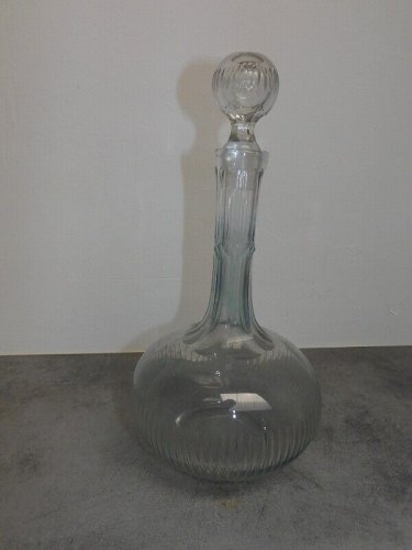CARAFE EN CRISTAL TAILLE AVEC SON BOUCHON
