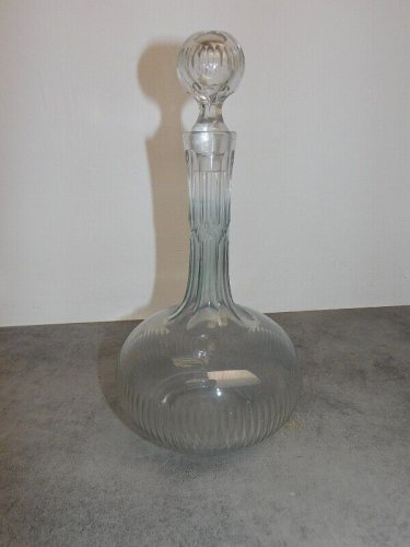 CARAFE EN CRISTAL TAILLE AVEC SON BOUCHON