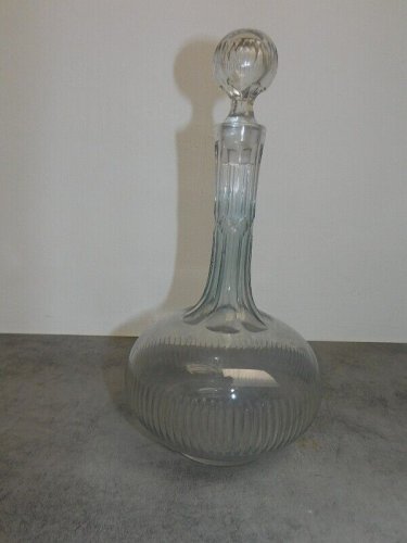 CARAFE EN CRISTAL TAILLE AVEC SON BOUCHON