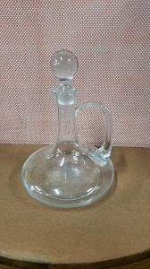GLASS DECANTER WITH HANDLE AND STOPPER