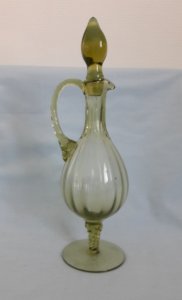 Glass decanter for liqueur