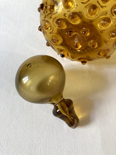 Carafe en verre ambré soufflé, du style de la région d'Empoli en Toscane, ca. 1970