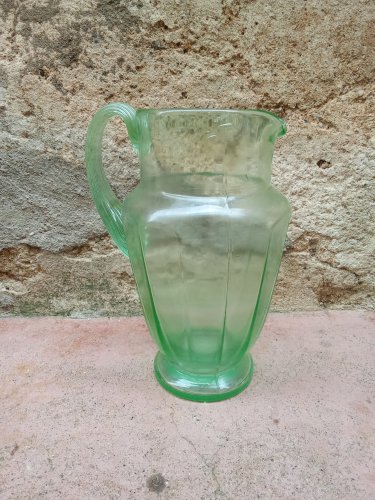 Carafe en verre d uranium.ouraline