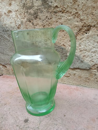 Carafe en verre d uranium.ouraline