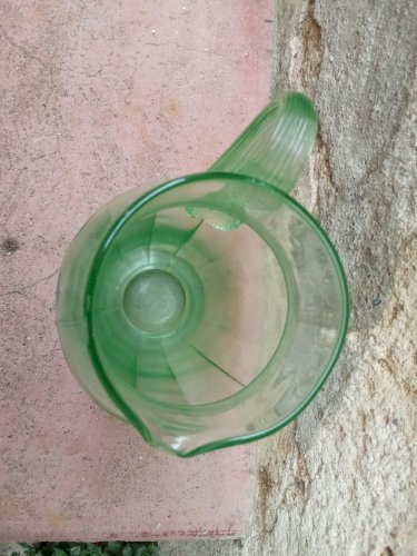 Carafe en verre d uranium.ouraline