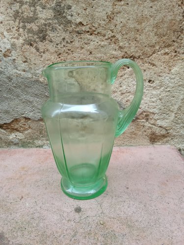 Carafe en verre d uranium.ouraline