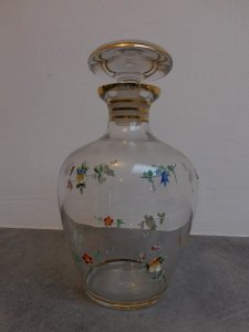 GLASS CARAFE WITH ENAMEL FLOWER DECORATION AND ITS STOPPER