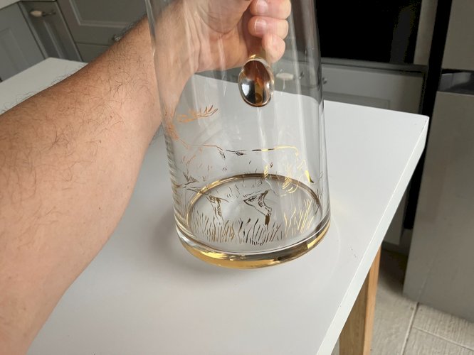 carafe en verre souffle liseres dores et decoree d' un cerf peint main