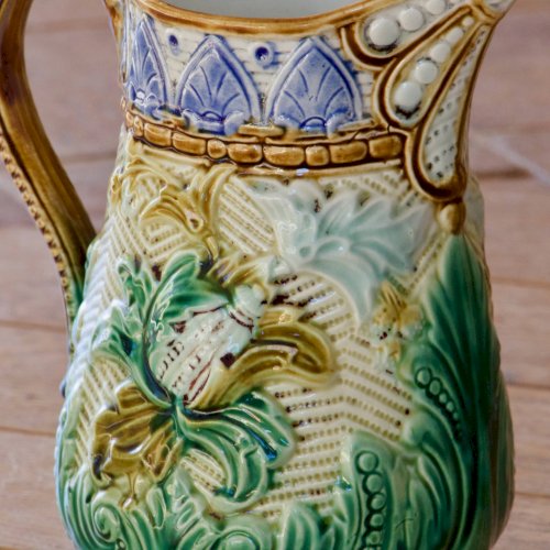 Carafe pichet en barbotine de lEst du XIXe siècle