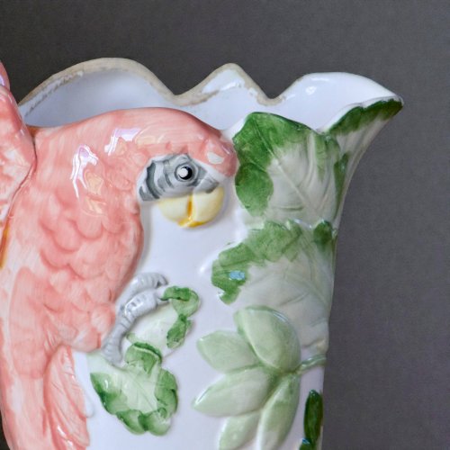 Carafe vintage en barbotine zoomorphe perroquet Ara