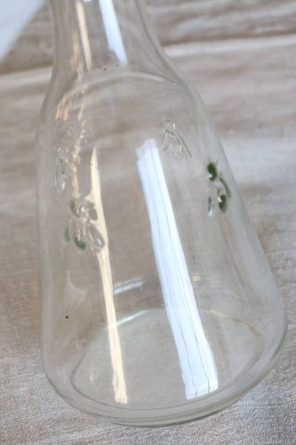 Carafe vintage en verre à motifs abeille en relief