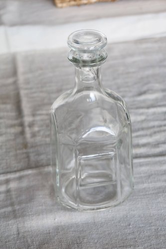 Carafe vintage en verre avec bouchon