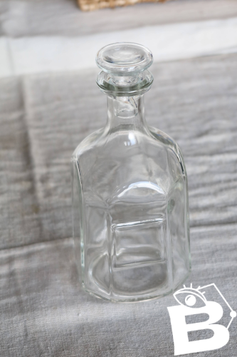 Carafe vintage en verre avec bouchon
