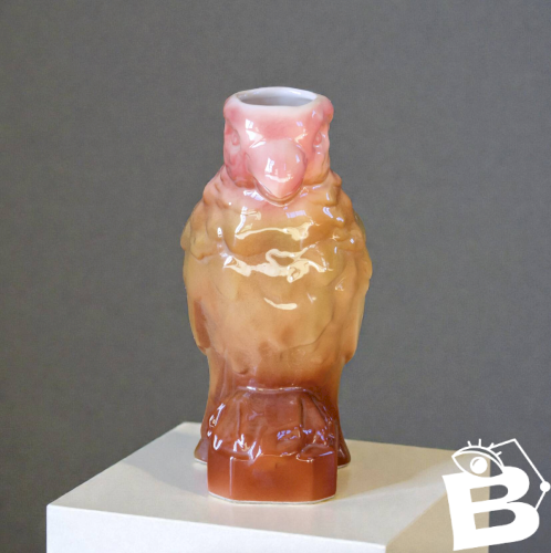 Carafe zoomorphe Poet Laval en barbotine perroquet