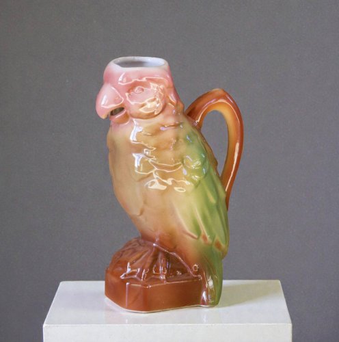 Carafe zoomorphe Poet Laval en barbotine perroquet