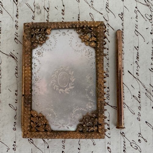 Carnet de bal en nacre et pomponne début XIXe Restauration Charles X M4095