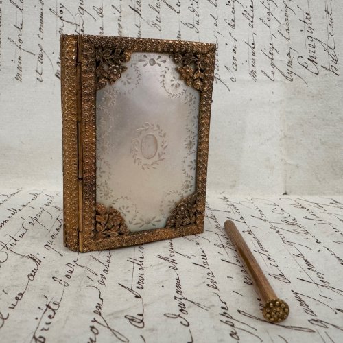Carnet de bal en nacre et pomponne début XIXe Restauration Charles X M4095