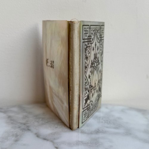 Carnet de bal monogrammé en nacre et marqueterie dans son coffret XIXe M3785