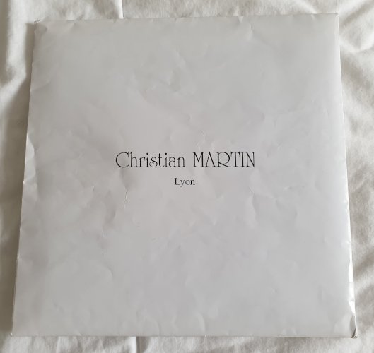 Carré de mousseline de soie Christian Martin neuf dans sa pochette d'origine