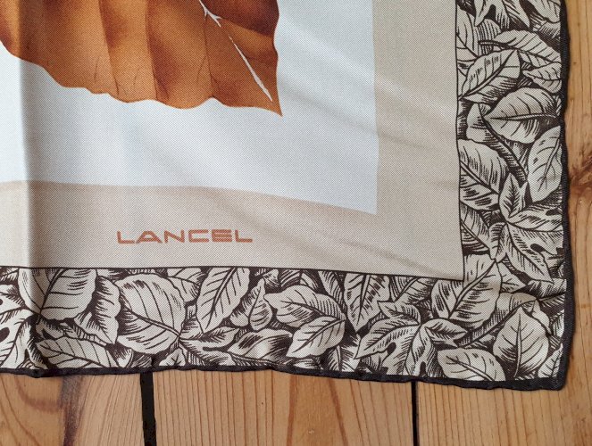 Carré de soie authentique Lancel neuf dans sa pochette d'origine