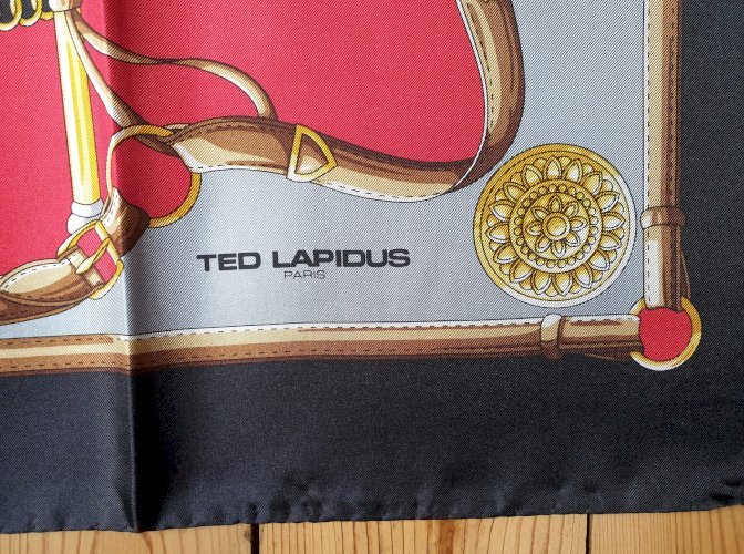 Carré de soie authentique Ted Lapidus neuf dans sa pochette d'origine
