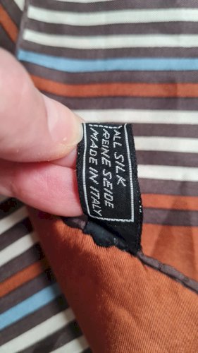 Carré  Pierre  Balmain