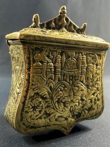 Cartouchière ottomane laiton XIXe à décor feuillagé à la Mosquée Art de l'Islam