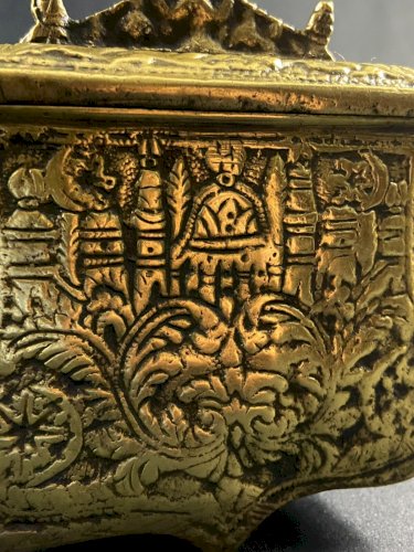 Cartouchière ottomane laiton XIXe à décor feuillagé à la Mosquée Art de l'Islam
