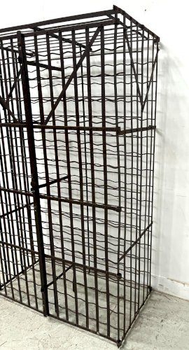 Casier a bouteille en fer forgé a double portes XX siècle