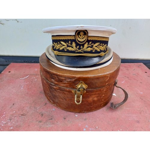 Casquette de Marine dans sa Boite Bois