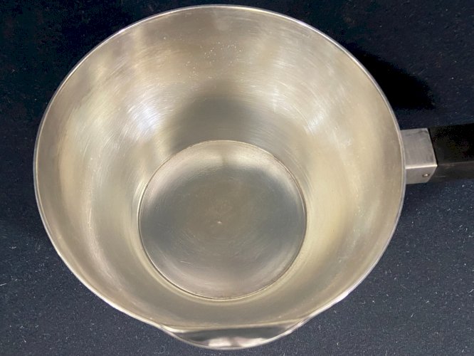 Casserole en métal argenté design Art déco