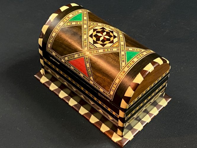 Cassone coffret bombé syrien à décor marqueté Syrie