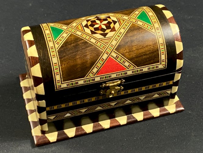 Cassone coffret bombé syrien à décor marqueté Syrie