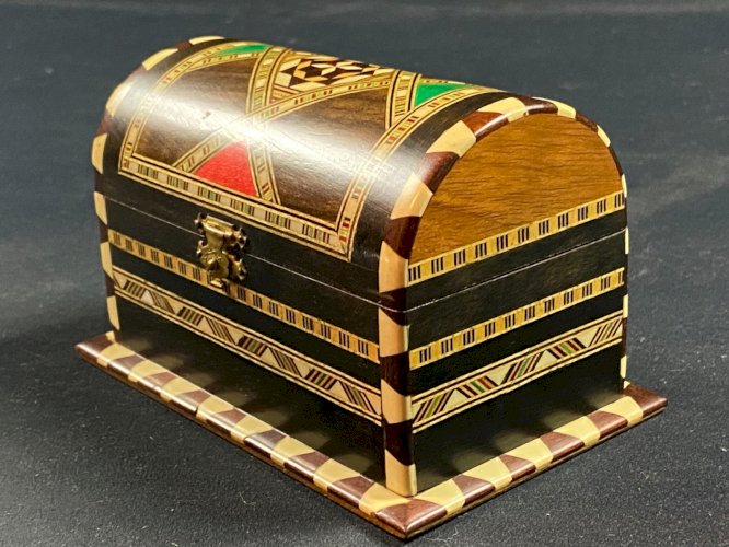 Cassone coffret bombé syrien à décor marqueté Syrie