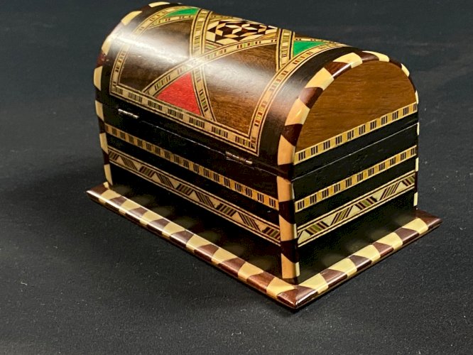 Cassone coffret bombé syrien à décor marqueté Syrie