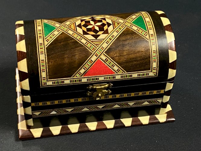 Cassone coffret bombé syrien à décor marqueté Syrie