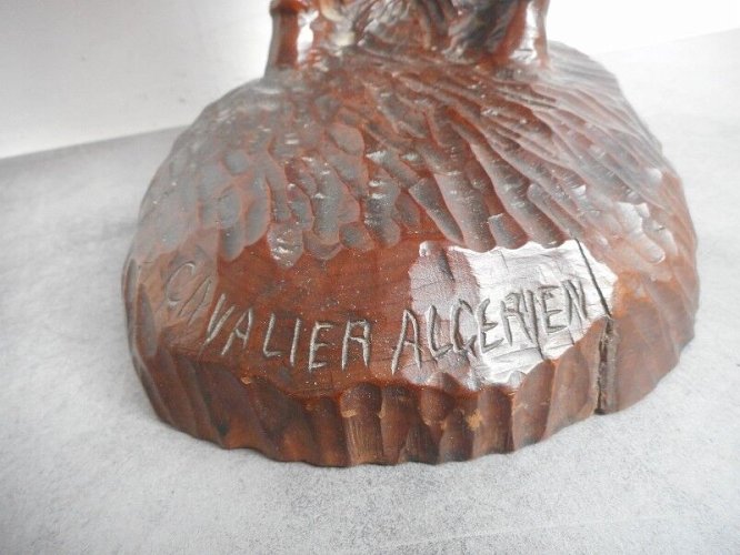 CAVALIER ALGERIEN SCULPTE EN BOIS SIGNE A.GROSSE